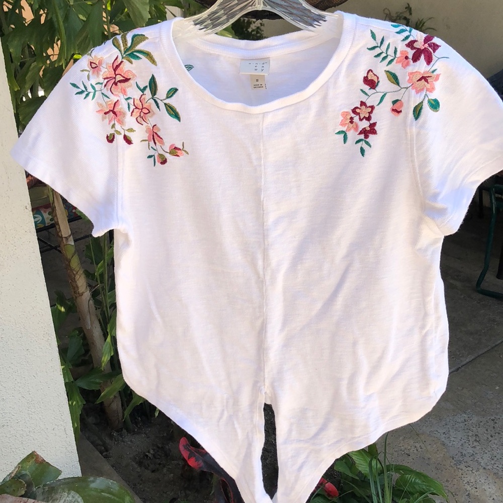 Too with tie on bottom.